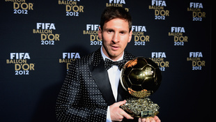 Elegáns pingvinnek öltözött az aranylabdás Messi
