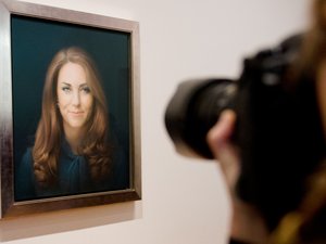 Katalin hercegné első portréja borzalmas lett