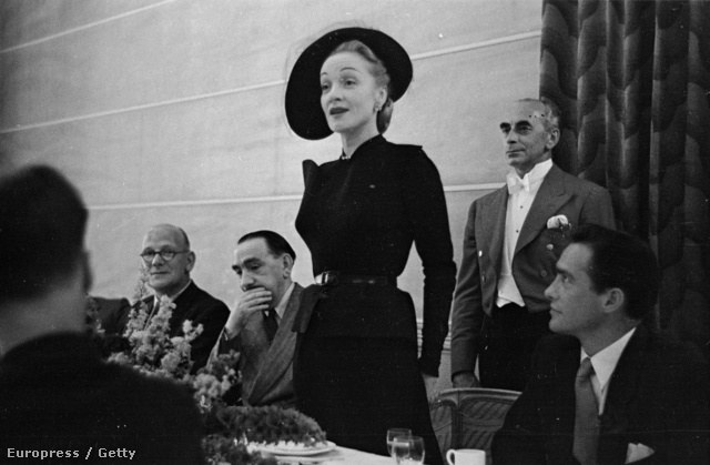 Marlene Dietrich ruhájában akár 2013-ban is leforgathatnák a Rémület a színpadont.