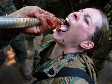 Kobravért isznak az amerikai katonák