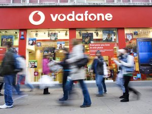 Megaügyletre készül a Vodafone