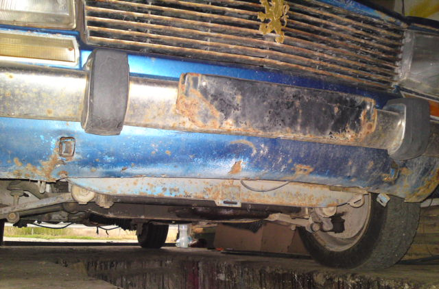 I have no idea how the bumper could rust - it's made of stainles steel and it is considered to last forever