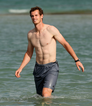 Andy Murray viccesre sülve, serleggel strandolt