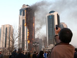 Depardieu megúszta, a szomszédos épület égett le Groznijban