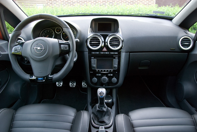 It's just a Corsa dash with some aluminium decoration. Never mind, the truth lies underneath