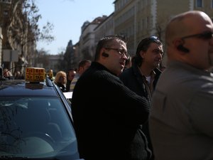 Havi százezerből él a magyar taxis