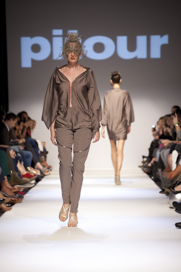 A Pitour tervezője, Maria Oberfrank először 2006 tavaszán rukkolt elő saját kollekcióval.