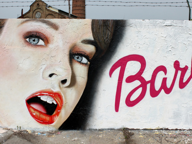 Hatalmas graffiti készült Palvin Barbaráról Óbudán