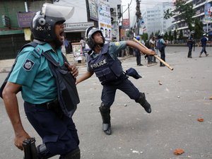 Iszlamisták forgatták fel Dakka belvárosát
