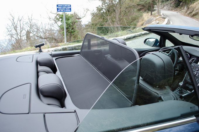 When you close the wind deflector it fits flush with the body of the car behind the rear seats