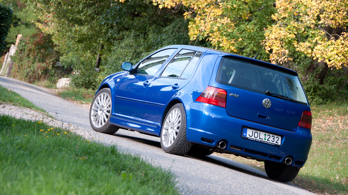 Okay, the sill spoilers are probably a bit too much, but otherwise the R32 is a good example for understatement