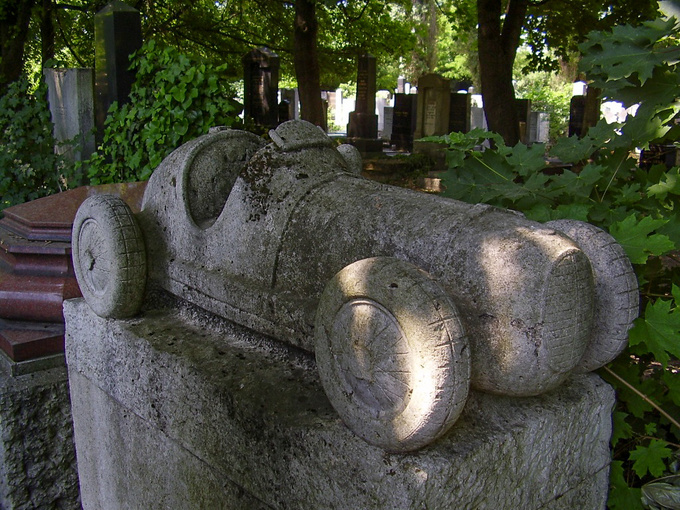 The grave of László Hartmann in the Jewish cemetery of Budapest