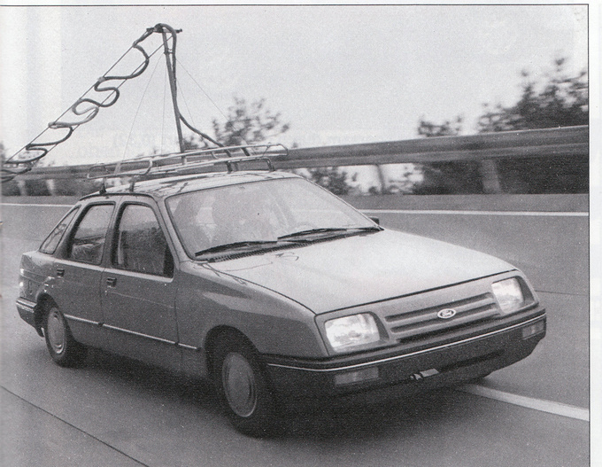 Data transferring during testing was only possible with electroonic wires. But that is not the rals sensation here. Spot the car with the XR4i body, standard mask and bumper, 13 inch wheels and FOUR WHEEL DRIVE! This picture published in a 1982 Ford Magazine is really special, as the first four wheel drive cars were only released in 1985