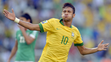 Olasz-japán 4-3 a kupa legőrültebb meccsén, Neymar csele, bombája kifektette Mexikót