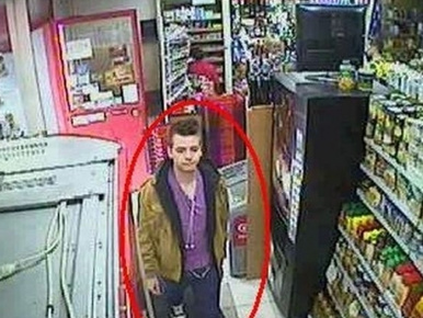 Felismeri a férfit, aki mobilt lopott egy VI. kerületi kisboltban?