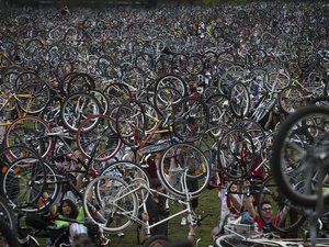 12 ezer biciklit loptak el tavaly