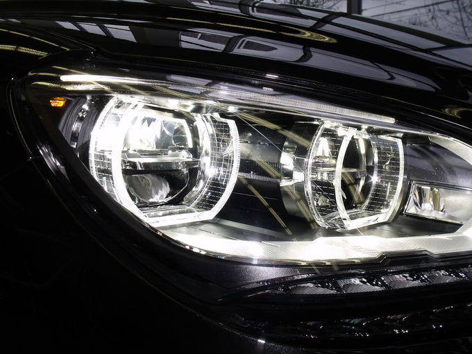 The adaptive LED-headlight of the BMW 6-Series