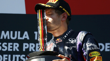 Vettel nyerte a nürburgringi őrült sprintet
