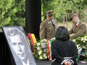 Fújoltak Orbánra Horn Gyula temetésén
