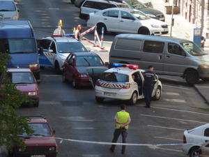 Autós üldözés és lövöldözés a Peterdy utcában