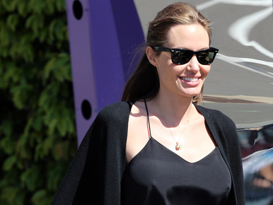 Angelina Jolie-nak szép, kerek kis feneke van