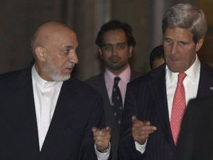 Kerry hirtelen Afganisztánba ment