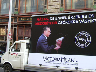 Kiakadt a fotós az orbános társkereső-plakáton