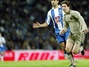Épp 10 éve: Messi 1. meccse a Barcában 