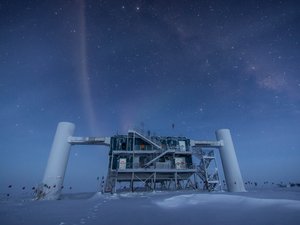Fényév vastag ólomfalon átmegy, de az antarktiszi kutatók megfogták