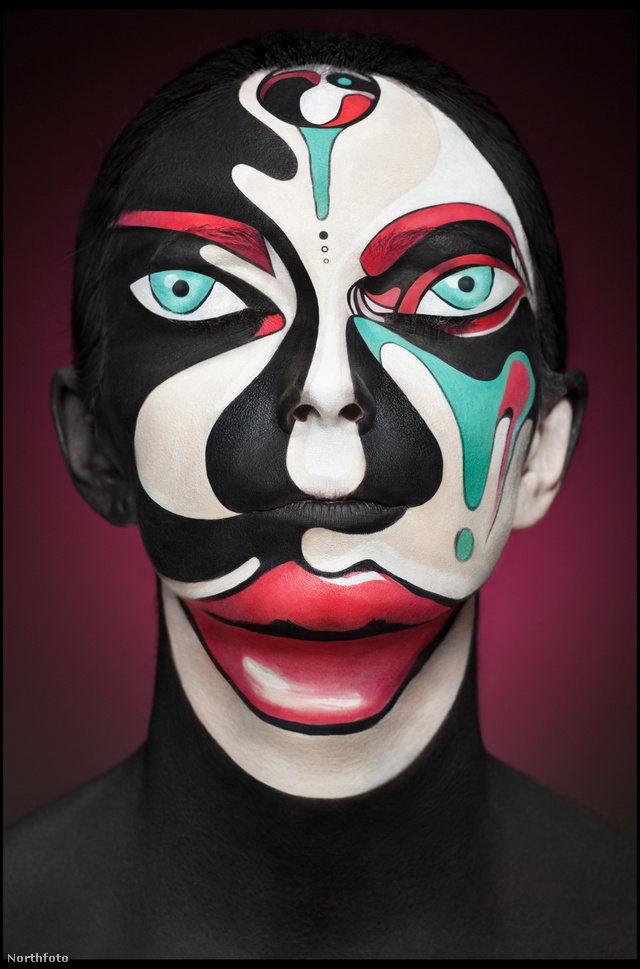 A szürreális maszkot a modernista művész, Tom Lane ihlette.
                        
                        