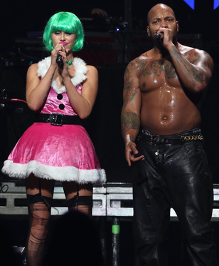 Flo Rida beleizzadt a karácsonyi koncertbe