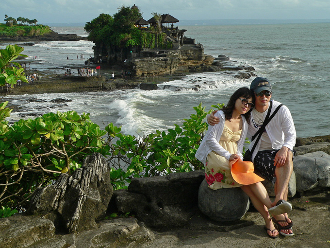 Tourism is now the main source of income for the Balinese. Some come here for a romantic getaway, others are happy just to get some warmth and sunshine in the winter months. The temple of Tanah Lot, located on the Southern shore, is a favourite location among tourists. The area fills up rapidly as the sun sets, with dozens of coaches spewing out passengers armed with cameras. The cliff supporting the temple has been eroded by the sea so much that it had to be reinforced with concrete, shaped to resemble a natural rock formation. This project was financed by the Japanese government which possibly had to do with the fact that Japanese tourists love Bali.