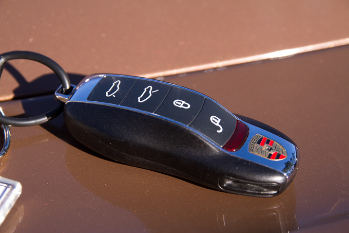 This looks like a Panamera key, doesn't it?