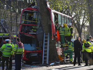 Súlyos buszbaleset Londonban
