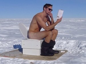 Alexander Skarsgård pucéran vécézett az Antarktiszon