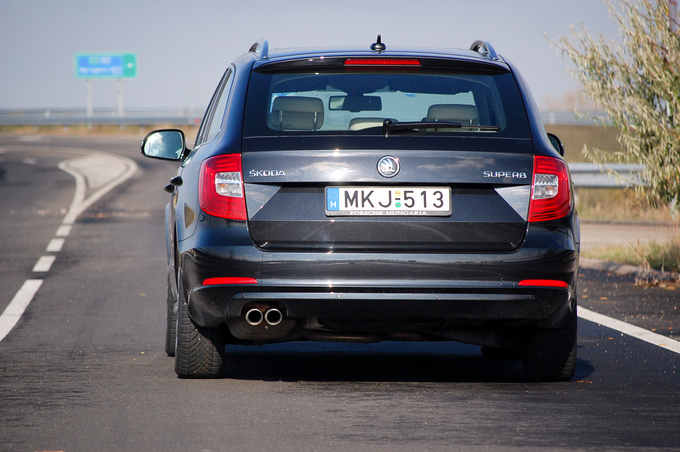 The angled sheet metal by the rear lamps serves absolutely no purpose. This has not stopped Škoda from including it on all of its recent models