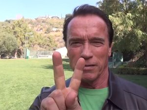 Schwarzenegger Ukrajnának: Peace!