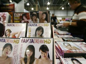 3000 pornó DVD-t ajánlottak fel csereüzletre
