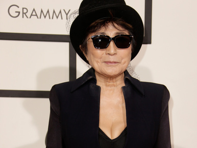 Összeállt a Beatles, Yoko Ono kitette a mellét