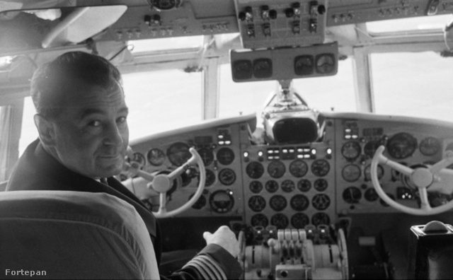 Szentgyörgyi Dezső MALÉV pilóta, egykor a Magyar Királyi Honvéd Légierő legtőbb igazolt győzelmet elérő vadászpilótája 1969-ben 
