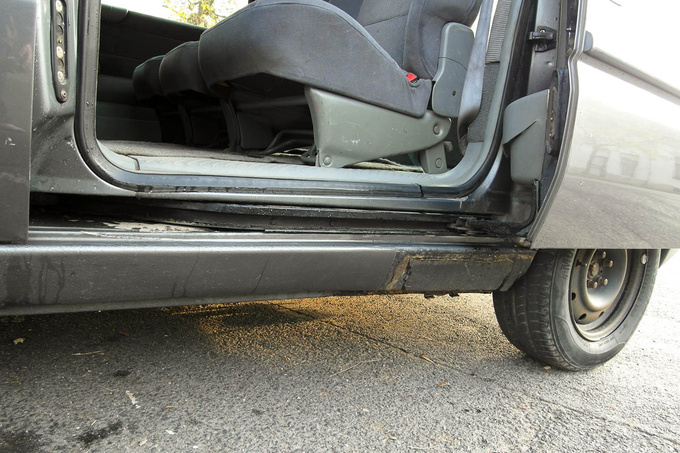 Double-check the rocker panel as well as the operation of the sliding doors before you make a purchase