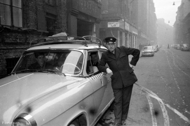 1960-ban egyenruhával járt a taxizás