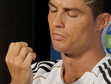 Cristiano Ronaldo tövig rágta a körmeit