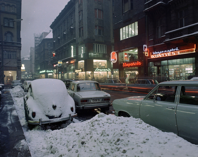 A Váci utca a Haris köz torkolata felé nézve (1971)