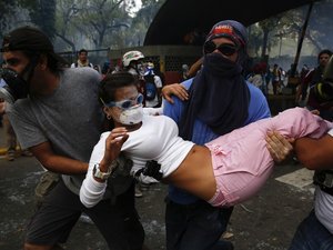 Három halott a venezuelai tüntetéseken