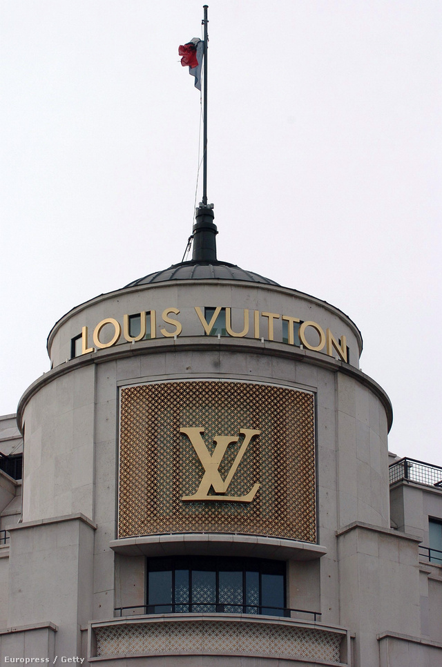 A kitörölhetetlen monogramot Louis Vuitton fia, Georges Vuitton ötlötte ki 1896-ban. 