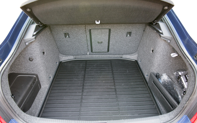 590 litres, and that’s just statistics: the trunk actually feels larger.