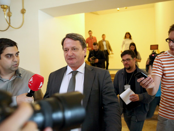 Vádat emeltek Kovács Béla ellen, kilép a Jobbikból
