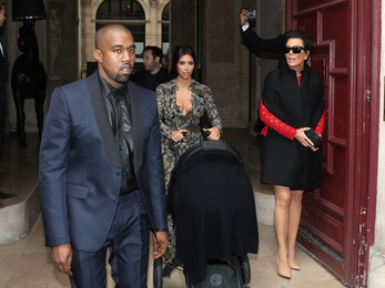 Kanye West az anyósával ment nászútra