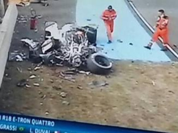 Durva baleset Le Mans-ban, a pilóta megúszta